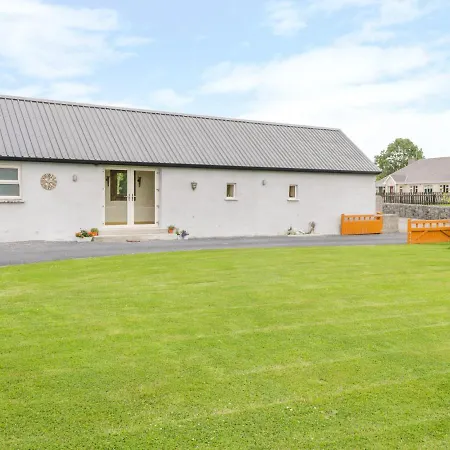 Tom & Mary's Place Дом отдыха Ballygar
